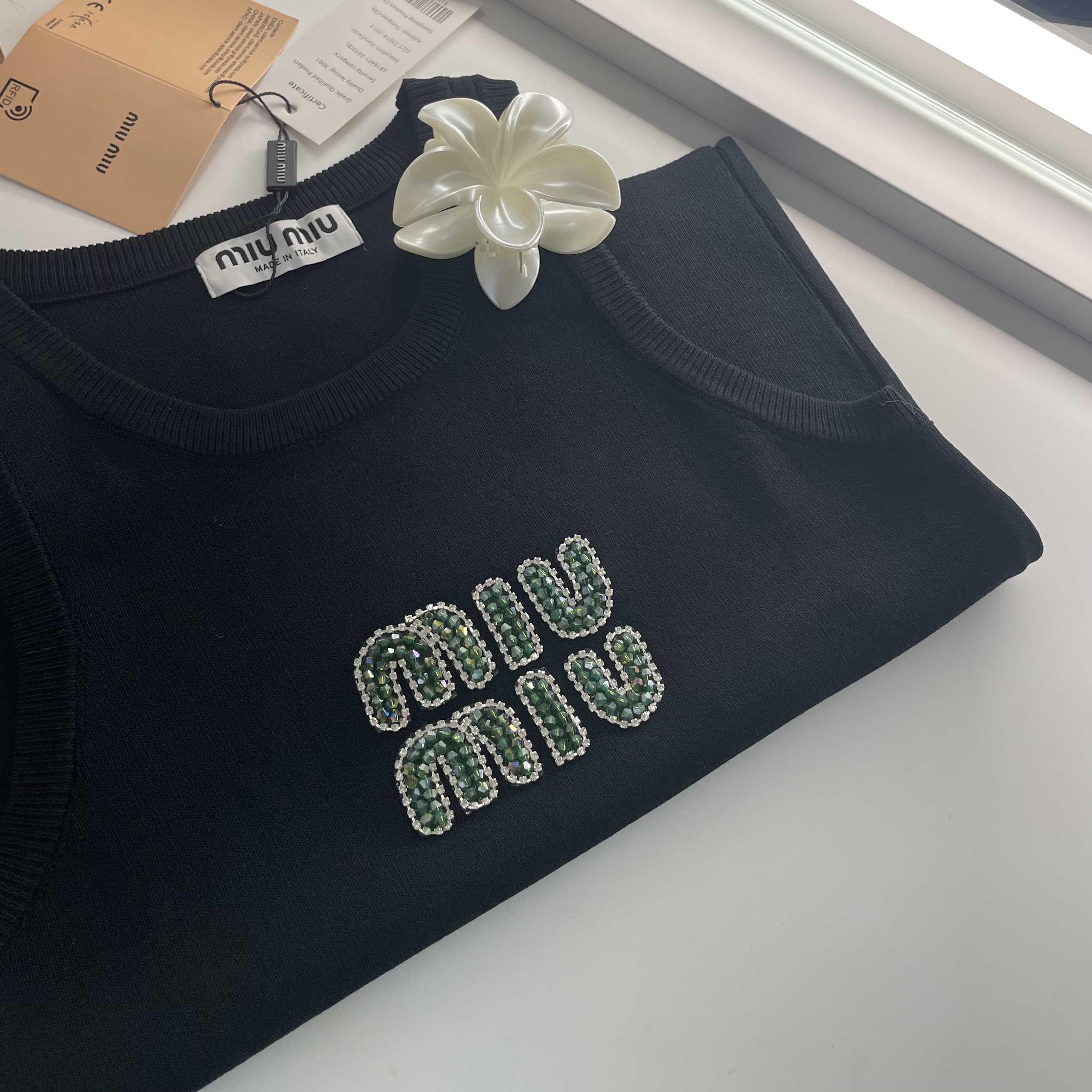 Haut Noir détail Vert